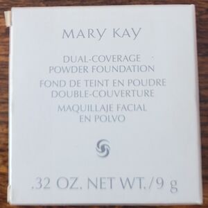 NIB.  BEIGE 400, Mary Kay Dual-Coverage Powder Foundation.